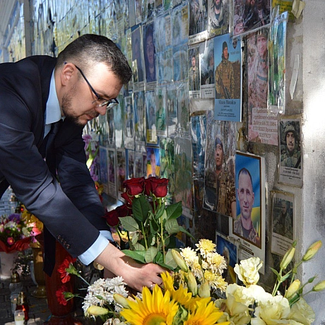 У День пам’яті загиблих Захисників України, Голова та співробітники Українського інституту національної пам’яті вшанували україн... - Український інститут національної пам'яті на we.ua