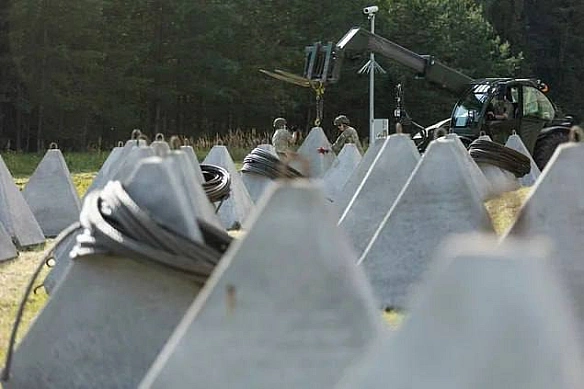 Поблизу кордонів Литви з росією та білоруссю встановили «зуби дракона» Військові пояснили, що роботи з обмеження проїзду є пла... - UkraineNow на we.ua