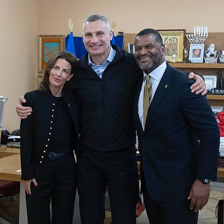 Віталій Кличко: Зустрівся у столичній мерії з представниками компанії Google на чолі з віцепрезиденткою зі взаємодії з органами ... - КМДА – офіційний канал на we.ua