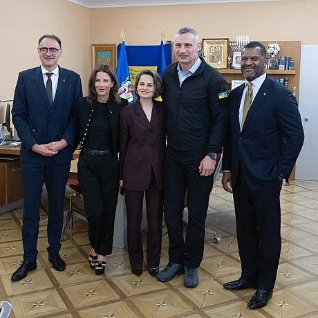 Віталій Кличко: Зустрівся у столичній мерії з представниками компанії Google на чолі з віцепрезиденткою зі взаємодії з органами ... - КМДА – офіційний канал на we.ua