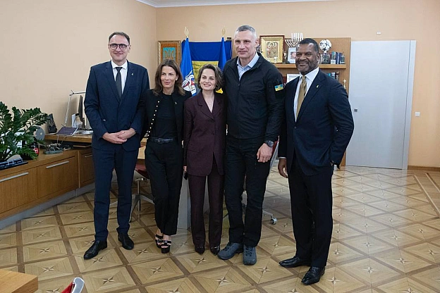 Віталій Кличко: Зустрівся у столичній мерії з представниками компанії Google на чолі з віцепрезиденткою зі взаємодії з органами ... - КМДА – офіційний канал на we.ua
