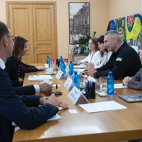 Віталій Кличко: Зустрівся у столичній мерії з представниками компанії Google на чолі з віцепрезиденткою зі взаємодії з органами ... - КМДА – офіційний канал на we.ua