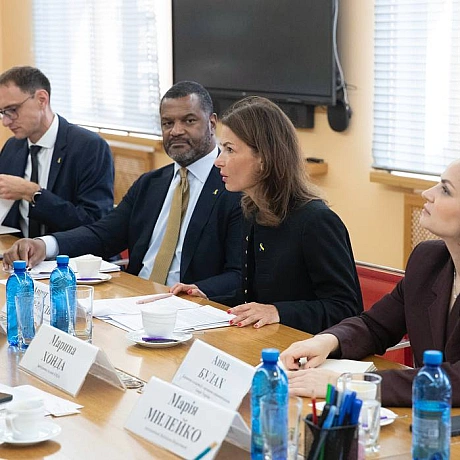 Віталій Кличко: Зустрівся у столичній мерії з представниками компанії Google на чолі з віцепрезиденткою зі взаємодії з органами ... - КМДА – офіційний канал на we.ua