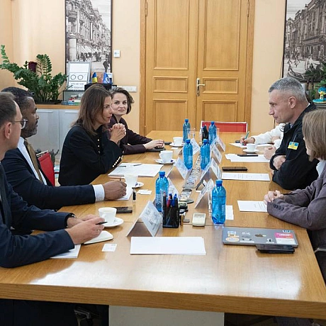 Віталій Кличко: Зустрівся у столичній мерії з представниками компанії Google на чолі з віцепрезиденткою зі взаємодії з органами ... - КМДА – офіційний канал на we.ua