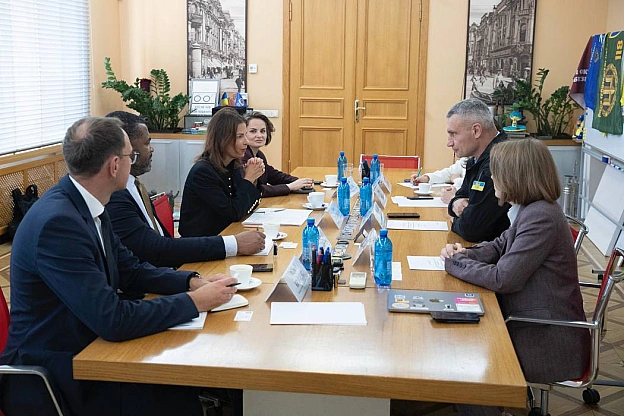 Віталій Кличко: Зустрівся у столичній мерії з представниками компанії Google на чолі з віцепрезиденткою зі взаємодії з органами ... - КМДА – офіційний канал на we.ua
