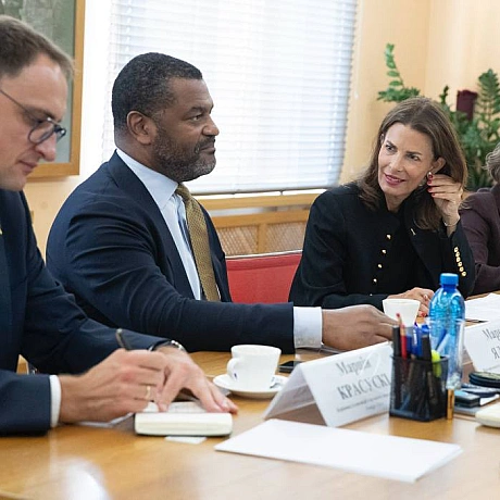 Віталій Кличко: Зустрівся у столичній мерії з представниками компанії Google на чолі з віцепрезиденткою зі взаємодії з органами ... - КМДА – офіційний канал на we.ua