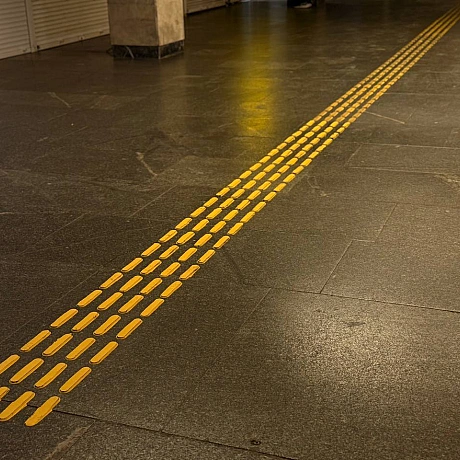 🚇Безбар'єрність: на станції метро 