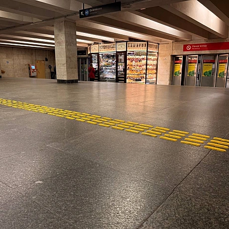 🚇Безбар'єрність: на станції метро 