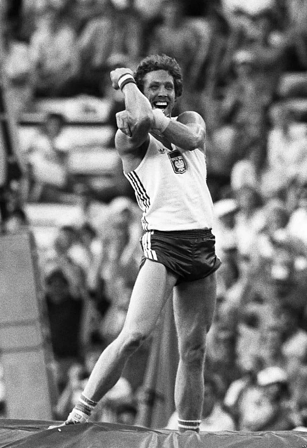 30 липня 1980 року на Олімпійських іграх у Москві польський стрибун із жердиною Владислав Козакевич виграв золоту медаль зі світ... - WAS на we.ua