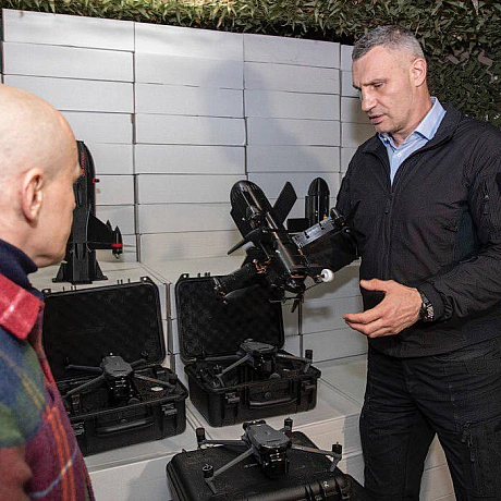 Віталій Кличко: Від громади столиці передав Захисникам на фронт чергову партію вкрай необхідної допомоги Ще 2000 FPV-дронів рі... - КМДА – офіційний канал на we.ua