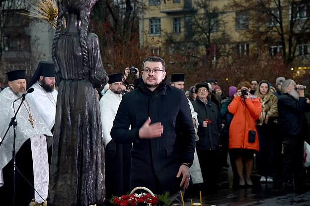 БІЛЯ МЕМОРІАЛУ ГОЛОДОМОРУ ВІДБУЛАСЯ СПІЛЬНА ПАНАХИДАСьогодні на території Національного музею Голодомору-геноциду відбулася сп... - Український інститут національної пам'яті на we.ua