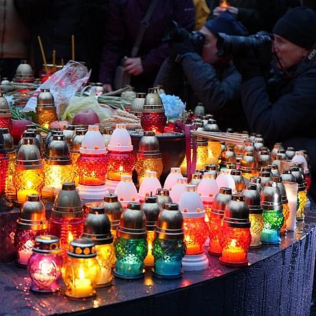 БІЛЯ МЕМОРІАЛУ ГОЛОДОМОРУ ВІДБУЛАСЯ СПІЛЬНА ПАНАХИДАСьогодні на території Національного музею Голодомору-геноциду відбулася сп... - Український інститут національної пам'яті on we.ua