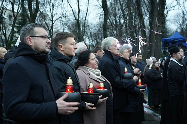 БІЛЯ МЕМОРІАЛУ ГОЛОДОМОРУ ВІДБУЛАСЯ СПІЛЬНА ПАНАХИДАСьогодні на території Національного музею Голодомору-геноциду відбулася сп... - Український інститут національної пам'яті на we.ua