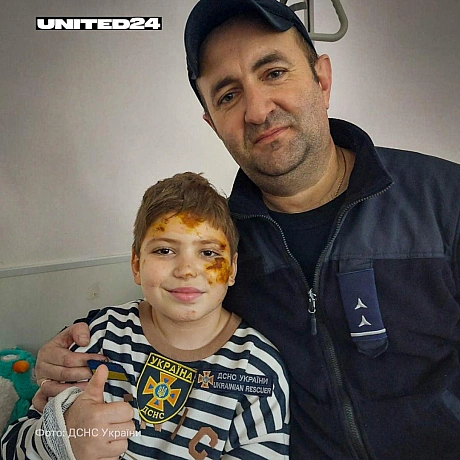 Після ракетної атаки на Тернопіль 19 листопада 10-річний Максим вижив справжнім дивом: вибухова хвиля зіштовхнула його з 9-го по... - UNITED24 на we.ua