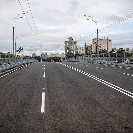 Віталій Кличко: Відкрили рух транспорту та пішоходів оновленим шляхопроводом поблизу метро 