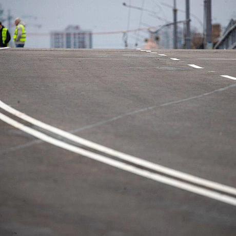 Віталій Кличко: Відкрили рух транспорту та пішоходів оновленим шляхопроводом поблизу метро 