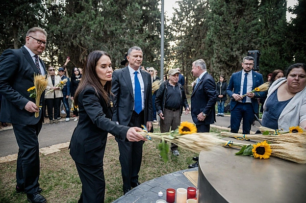 ГОЛОС ІСТОРІЇ УКРАЇНИ В ЄРУСАЛИМІ: В ІЗРАЇЛІ ВІДКРИЛИ ПАМ’ЯТНИК ГОЛОДОМОРУВ Єрусалимі відкрили перший в Ізраїлі пам’ятник жерт... - Український інститут національної пам'яті на we.ua