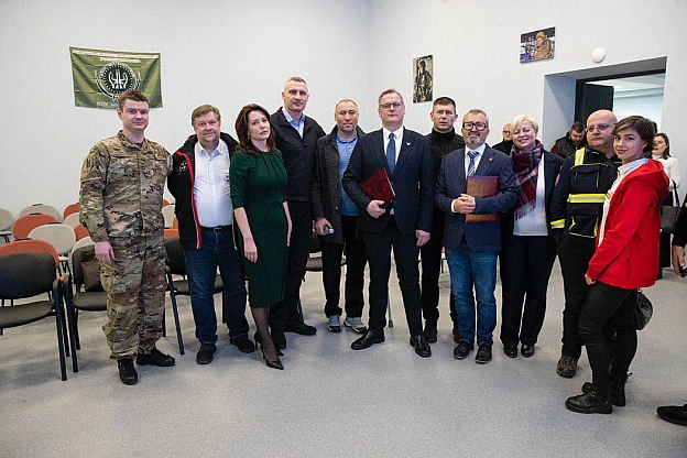 Віталій Кличко: Разом із мером Риги Вієстурсом Кляйнберґсом відкрили в Дарницькому районі Центр комплексної підтримки для ветера... - КМДА – офіційний канал на we.ua