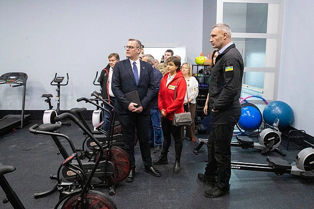 Віталій Кличко: Разом із мером Риги Вієстурсом Кляйнберґсом відкрили в Дарницькому районі Центр комплексної підтримки для ветера... - КМДА – офіційний канал на we.ua