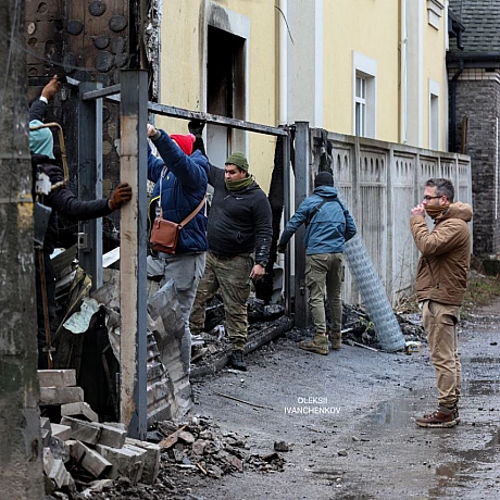 Дніпровський район Києва. Пряме влучання «шахеда» у житловий будинок.​Власник оселі, Олександр, чудом залишився живим. Дрон вл... - Репортер інформує на we.ua