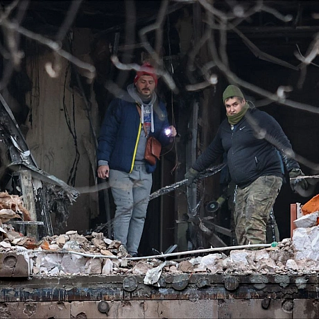 Дніпровський район Києва. Пряме влучання «шахеда» у житловий будинок.​Власник оселі, Олександр, чудом залишився живим. Дрон вл... - Репортер інформує на we.ua