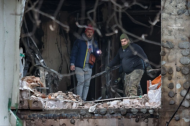 Дніпровський район Києва. Пряме влучання «шахеда» у житловий будинок.​Власник оселі, Олександр, чудом залишився живим. Дрон вл... - Репортер інформує on we.ua