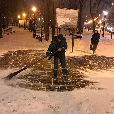 ❄️У столиці засніжило: з ночі 264 одиниці спецтехніки 