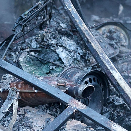 Чергова атака на столицю.Уламки збитих ракет перетворили звичайне СТО на купу металобрухту. Тут не було військових об’єктів — л... - Репортер інформує на we.ua