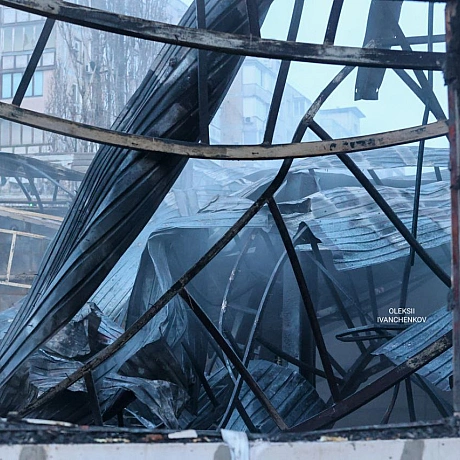 Чергова атака на столицю.Уламки збитих ракет перетворили звичайне СТО на купу металобрухту. Тут не було військових об’єктів — л... - Репортер інформує на we.ua