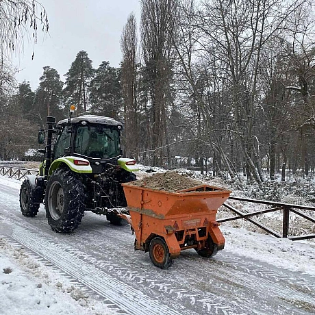 🧊У Києві ожеледиця: 189 одиниць спецтехніки 