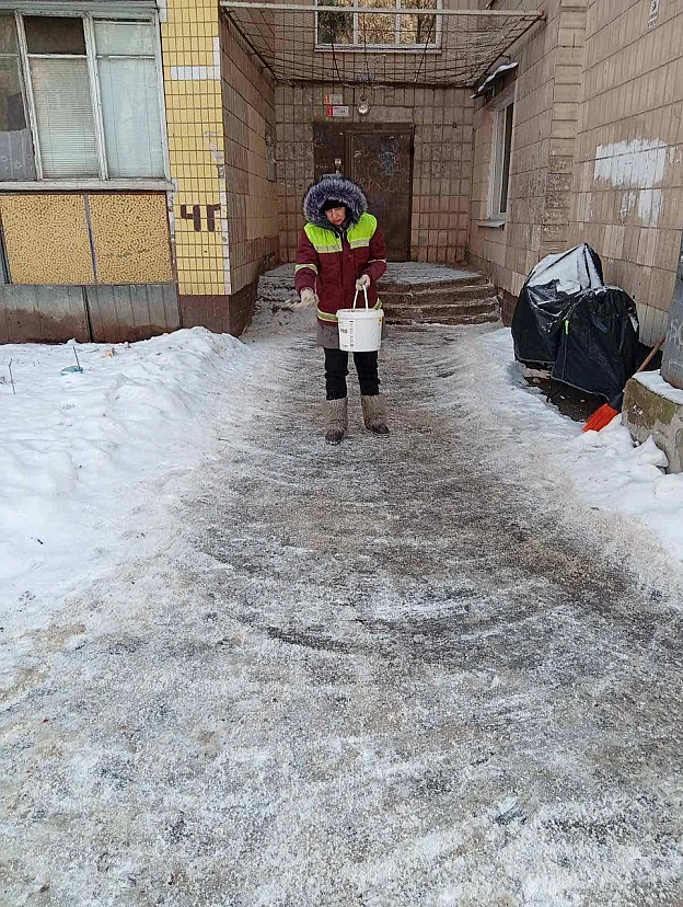 🧊У Києві ожеледиця: 189 одиниць спецтехніки 