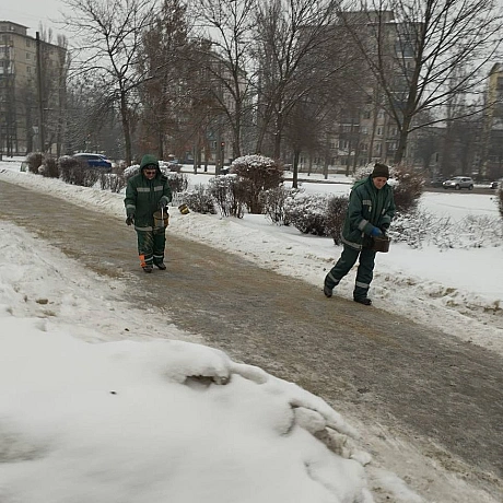 🧊У Києві ожеледиця: 189 одиниць спецтехніки 
