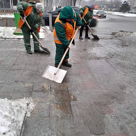 🧊У Києві ожеледиця: 189 одиниць спецтехніки 