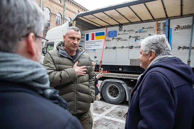 Віталій Кличко: До Києва надійшла гуманітарна допомога від Франції – 30 генераторів загальною потужністю 3,4 МВт, які столиця пе... - КМДА – офіційний канал на we.ua
