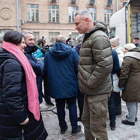 Віталій Кличко: До Києва надійшла гуманітарна допомога від Франції – 30 генераторів загальною потужністю 3,4 МВт, які столиця пе... - КМДА – офіційний канал on we.ua