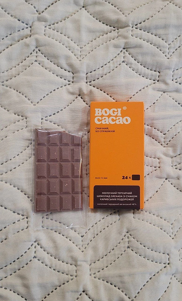 Шоколад Bogi Cacao Коштує многа, навіть зі знижкою многа (ця шоколадка розміром в пів моєї долоньки!)Але коли спробувала, то... - їж, читай, смійся на we.ua