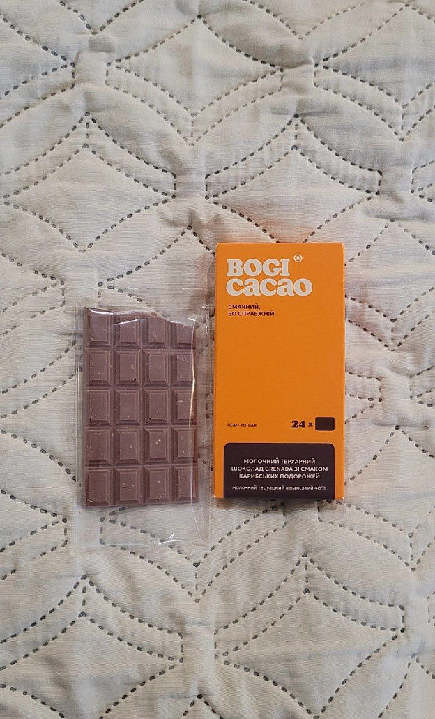 Шоколад Bogi Cacao Коштує многа, навіть зі знижкою многа (ця шоколадка розміром в пів моєї долоньки!)Але коли спробувала, то... - їж, читай, смійся на we.ua