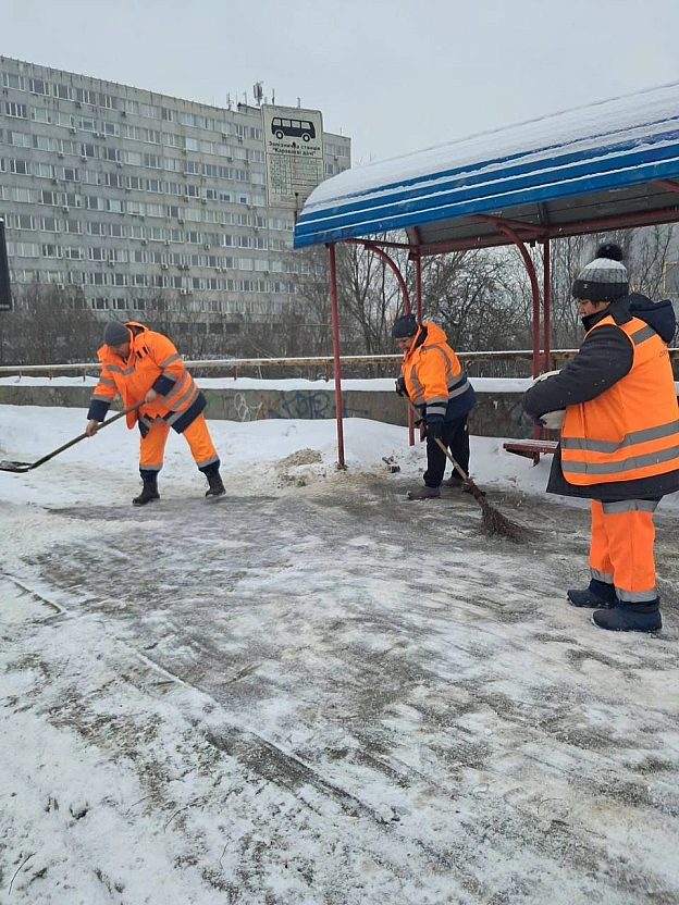❄️ Сніг у столиці: 202 одиниці спецтехніки 
