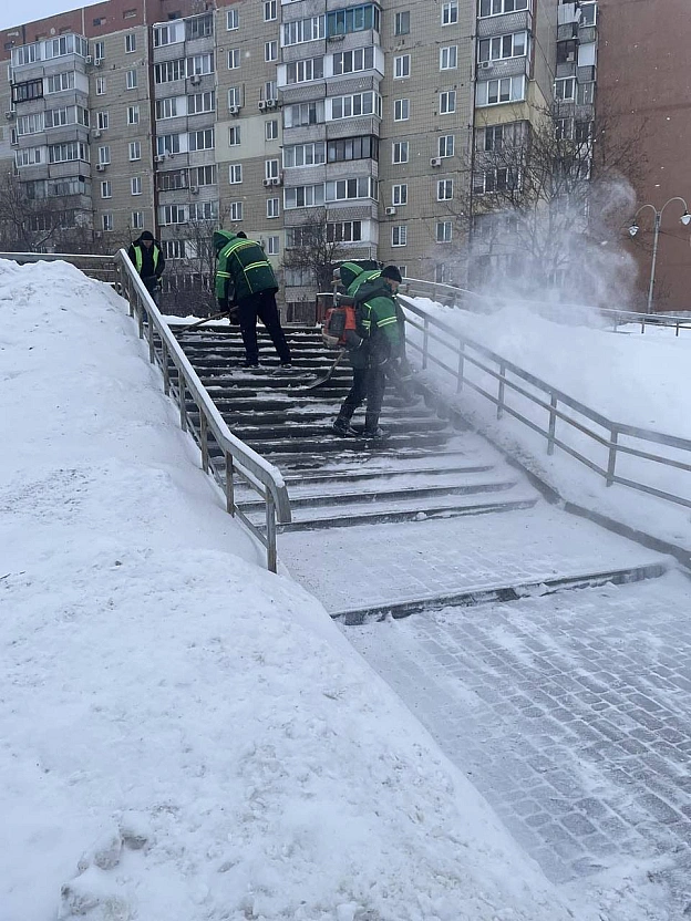 ❄️ Сніг у столиці: 202 одиниці спецтехніки 