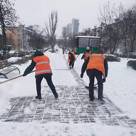❄️ Сніг у столиці: 202 одиниці спецтехніки 