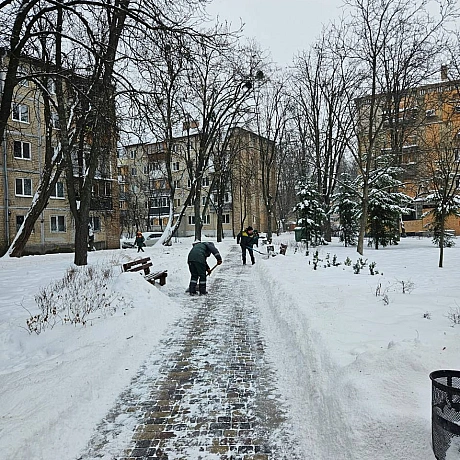 ❄️ Сніг у столиці: 202 одиниці спецтехніки 