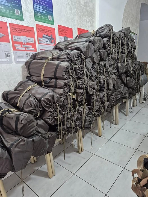 Через знищення руснею виробництва одного з етапів виготовлення антитепловізійних пончо. Після довгого пошуку нового постачальник... - GONI Memes на we.ua