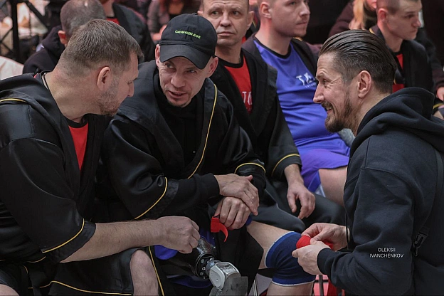 Сталь у погляді, титан у кроці.​Це Сергій. Боєць 112 окрема бригада Сил територіальної оборони ЗСУ. Своє поранення він отримав... - Репортер інформує on we.ua