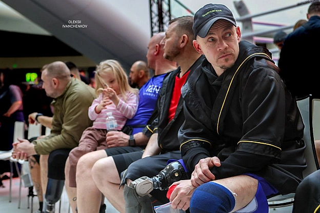 Сталь у погляді, титан у кроці.​Це Сергій. Боєць 112 окрема бригада Сил територіальної оборони ЗСУ. Своє поранення він отримав... - Репортер інформує on we.ua