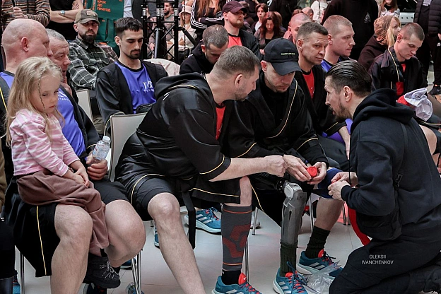 Сталь у погляді, титан у кроці.​Це Сергій. Боєць 112 окрема бригада Сил територіальної оборони ЗСУ. Своє поранення він отримав... - Репортер інформує on we.ua