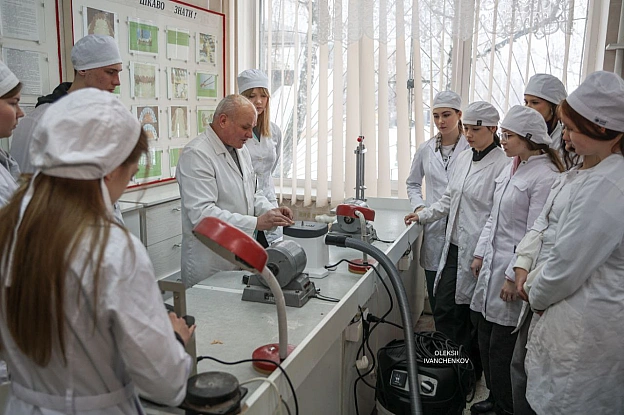 У Київському міському медичному фаховому коледжі — нова ера для майбутніх зубних техніків! За підтримки Марини Порошенко та депу... - Репортер інформує on we.ua
