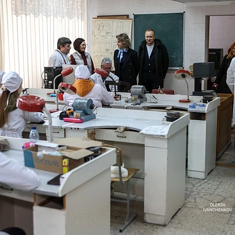 У Київському міському медичному фаховому коледжі — нова ера для майбутніх зубних техніків! За підтримки Марини Порошенко та депу... - Репортер інформує on we.ua