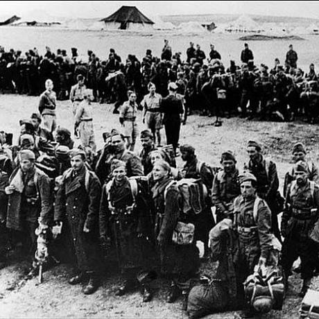 На фото - польські солдати в Ірані під час Другої світової. Невже був якийсь конфлікт на польсько-іранському кордоні? 🤣Насправ... - WAS на we.ua