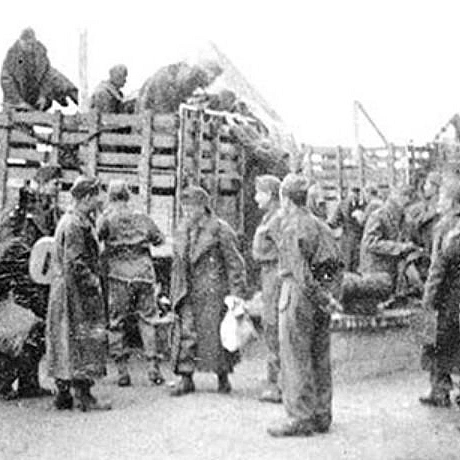 На фото - польські солдати в Ірані під час Другої світової. Невже був якийсь конфлікт на польсько-іранському кордоні? 🤣Насправ... - WAS на we.ua