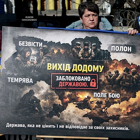 «Я в серці маю те, що не вмирає!»​Київ. Центр міста. Але в очах цих людей — степи Покровського напрямку, окопи 59-ї бригади, 4... - Репортер інформує on we.ua